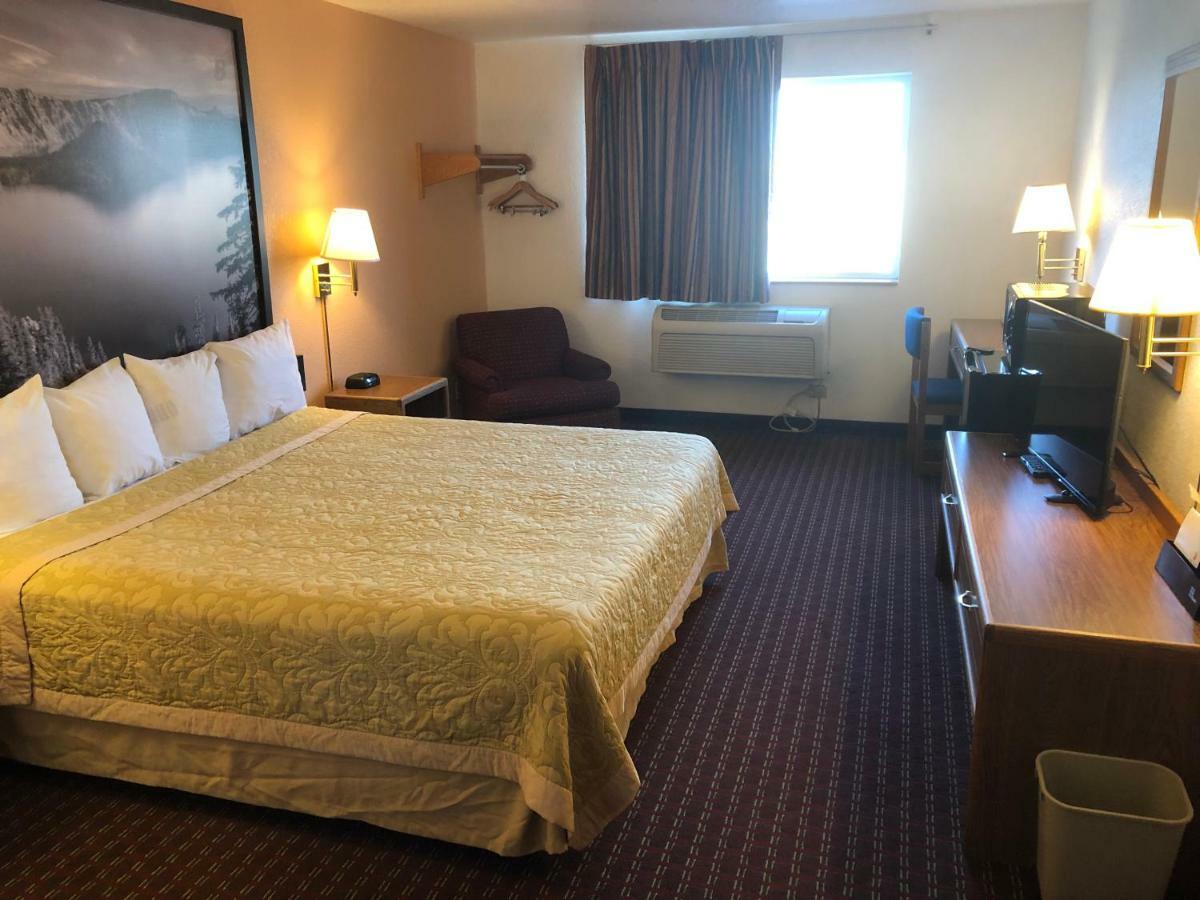 Super 8 By Wyndham The Dalles Or Eksteriør bilde